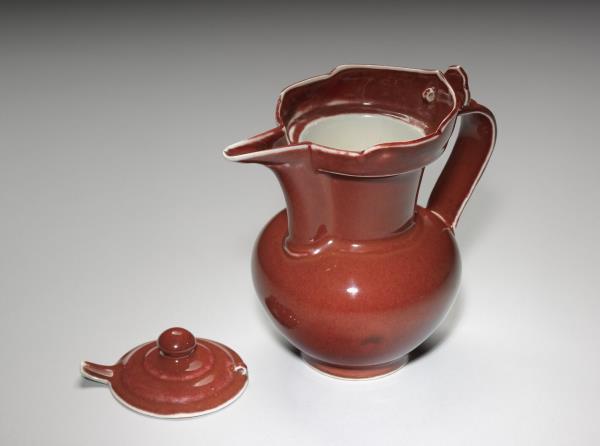 寶石紅釉僧帽壺