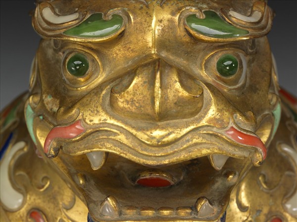 銅鍍金嵌料瑞獸香薰