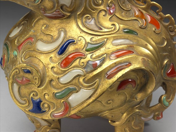 銅鍍金嵌料瑞獸香薰