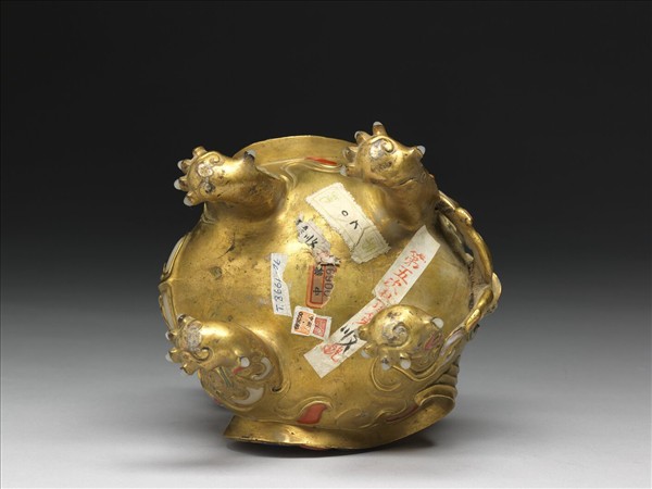 銅鍍金嵌料瑞獸香薰
