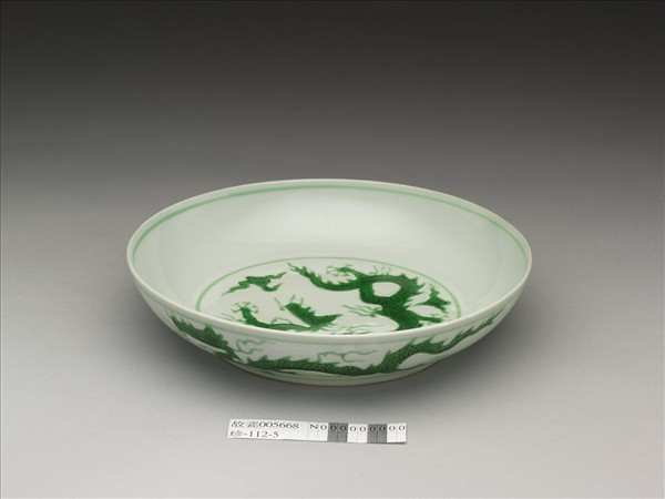白瓷綠彩雲龍紋盤