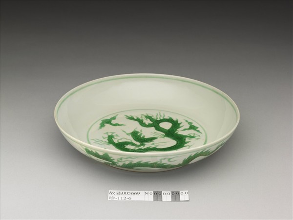白瓷綠彩雲龍紋盤