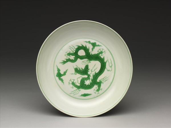 白瓷綠彩雲龍紋盤