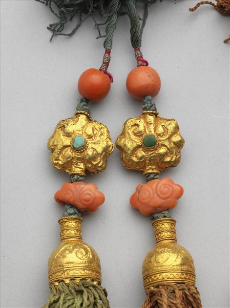 穿金鑲珊瑚松石五色線穗（一副）