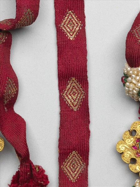 穿金緝珠石紫線穗（一副）