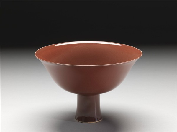 紅釉暗龍紋高足碗