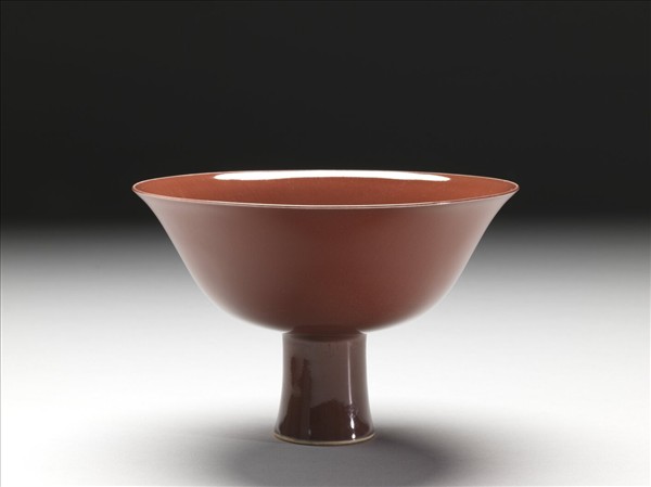 紅釉暗龍紋高足碗