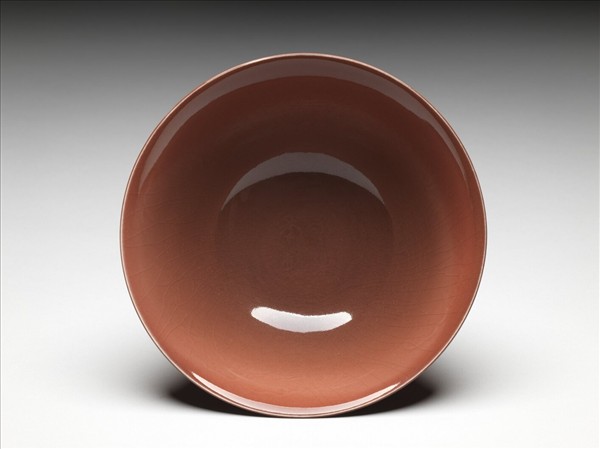 紅釉暗龍紋高足碗