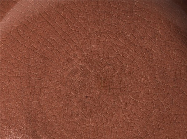 紅釉暗龍紋高足碗