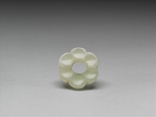 玉六瓣花形飾件