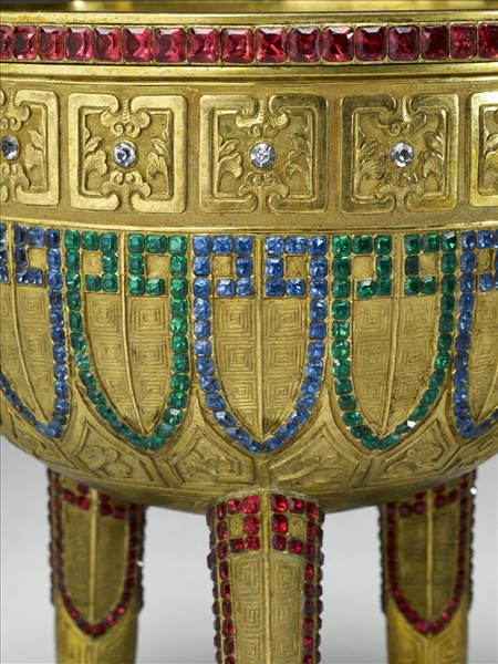 銅鎏金嵌料石鼎式爐