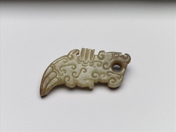 玉龍紋觿形佩