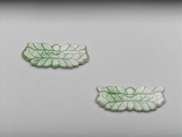 翠玉荷花形挑牌