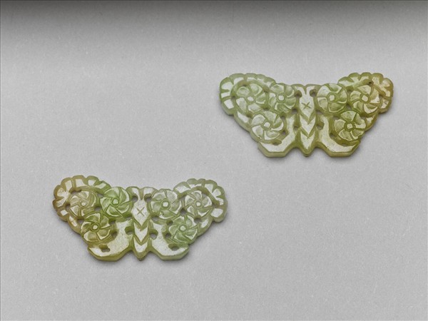 翠玉花蝶形挑牌