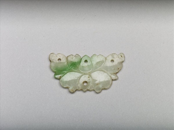 翠玉荷花形挑牌