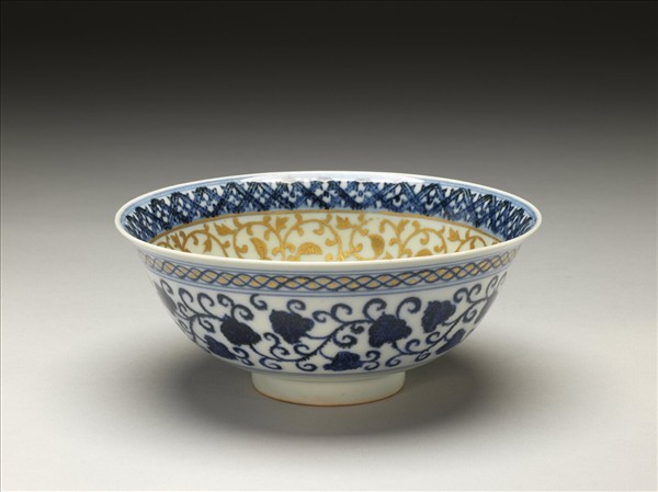 青花蓮塘紋金彩碗