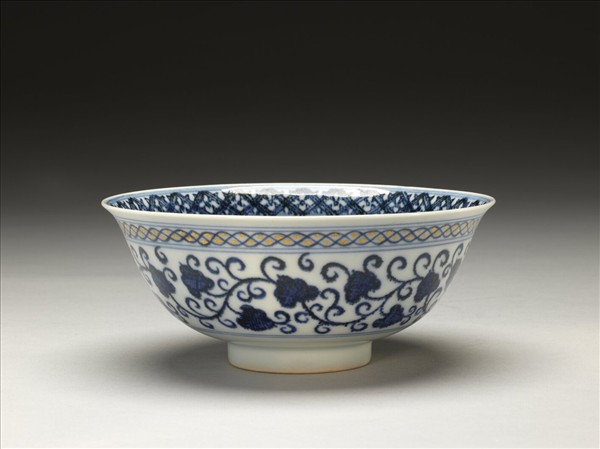 青花蓮塘紋金彩碗