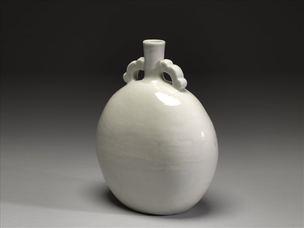 甜白釉如意耳扁壺