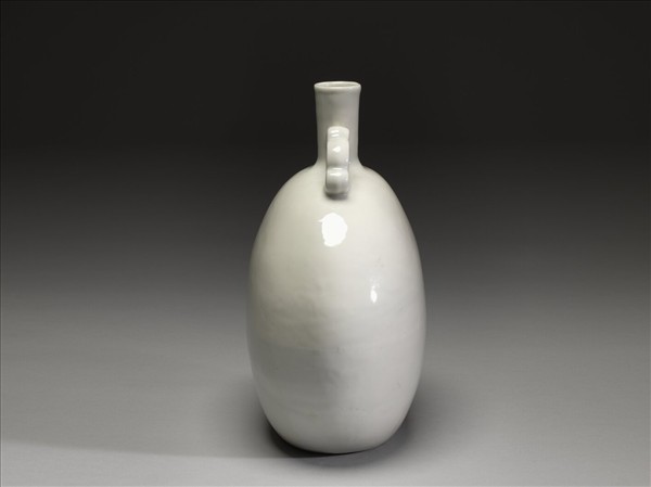 甜白釉如意耳扁壺