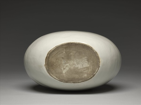 甜白釉如意耳扁壺