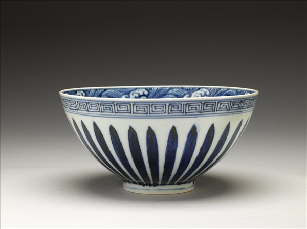 青花蓮瓣四季花卉紋蓮子碗