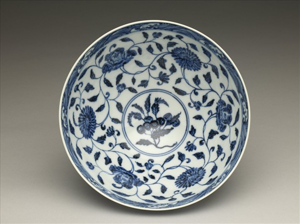 青花蓮瓣四季花卉紋蓮子碗