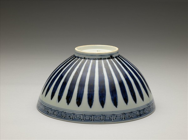 青花蓮瓣四季花卉紋蓮子碗