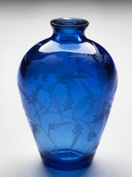 藍色透明玻璃刻花鼻煙壺