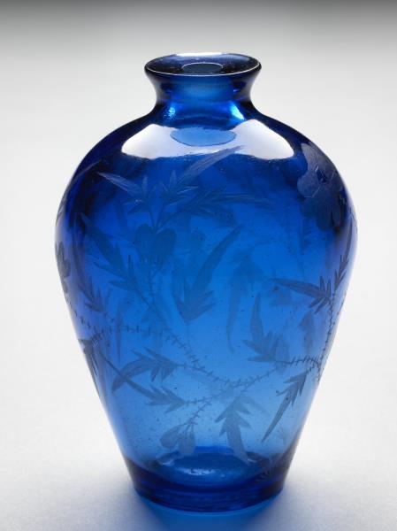 藍色透明玻璃刻花鼻煙壺