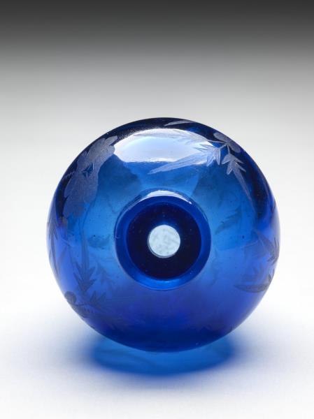 藍色透明玻璃刻花鼻煙壺