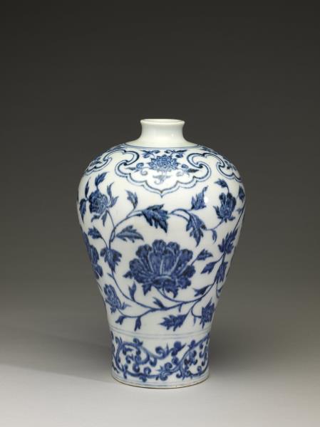 青花牡丹紋梅瓶