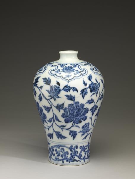 青花牡丹紋梅瓶