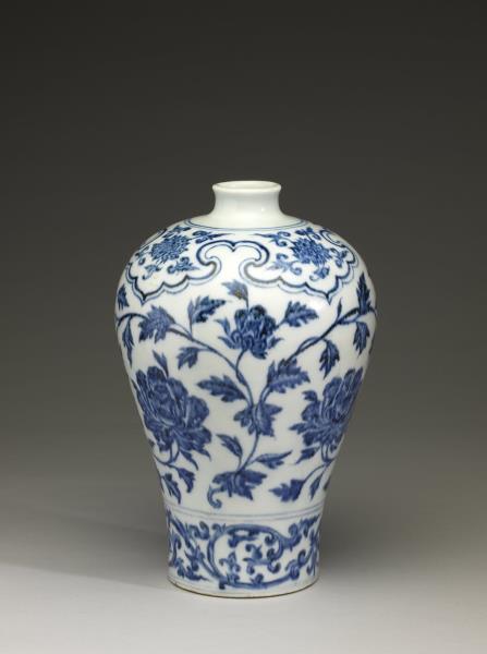 青花牡丹紋梅瓶