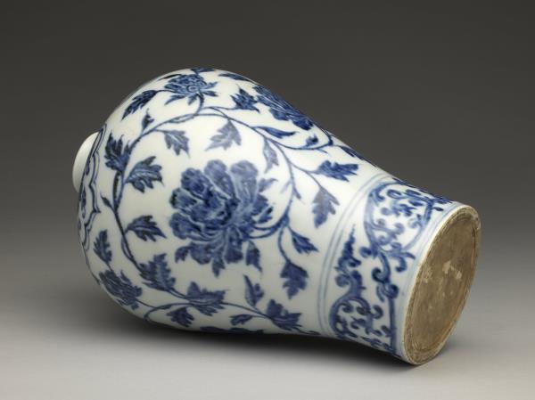 青花牡丹紋梅瓶