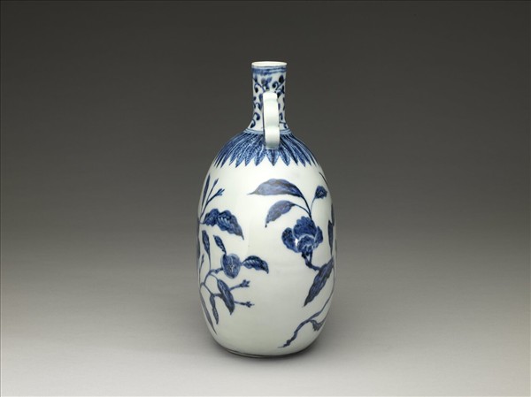 青花山茶花紋扁壺