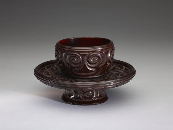 元至明 剔犀如意紋盞托