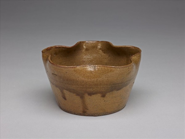 日本 江戶時代 高取窯 褐釉花口滌盂