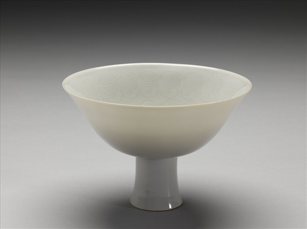 青白瓷螺紋高足碗