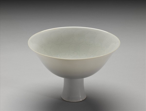 青白瓷螺紋高足碗