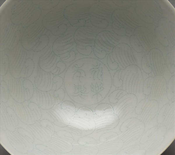 青白瓷螺紋高足碗