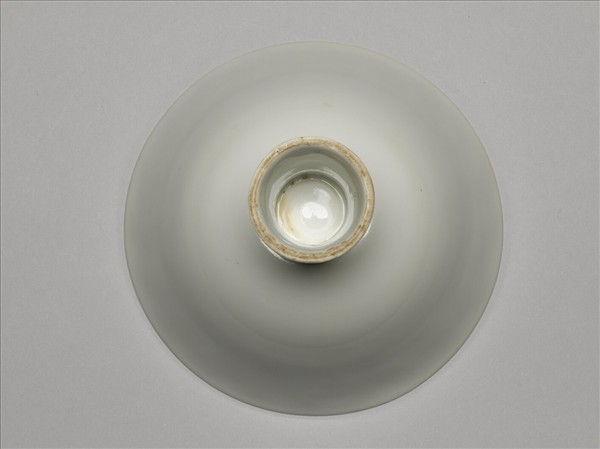 青白瓷螺紋高足碗