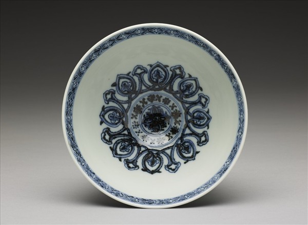 青花幾何花卉紋蓮子碗