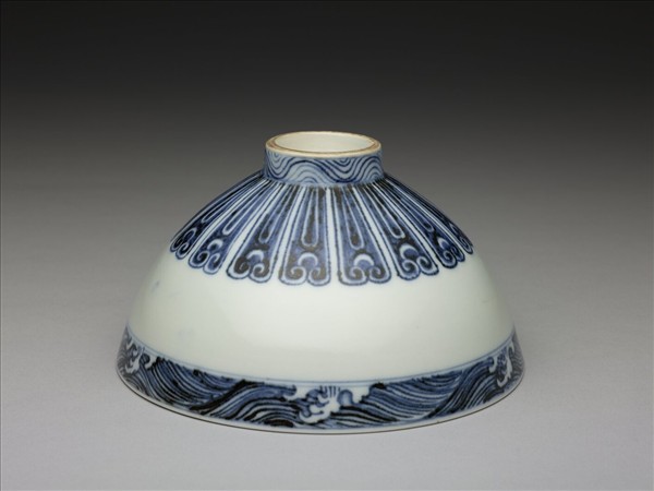 青花幾何花卉紋蓮子碗