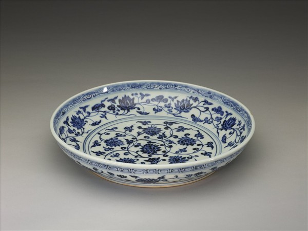 青花纏枝番蓮紋盤