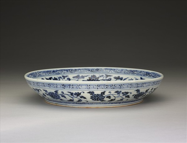 青花纏枝番蓮紋盤