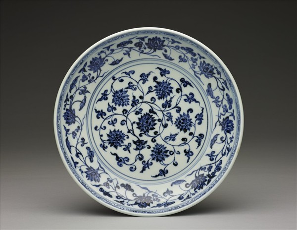 青花纏枝番蓮紋盤
