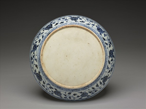 青花纏枝番蓮紋盤