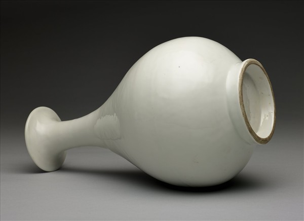 甜白釉玉壺春瓶