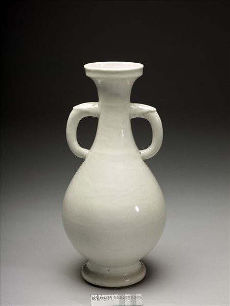甜白釉雙耳瓶