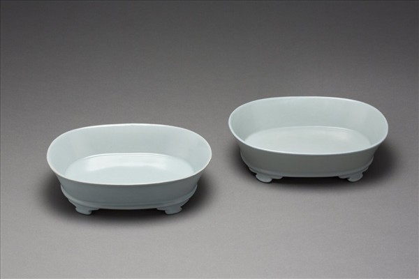 仿汝釉青瓷水仙盆